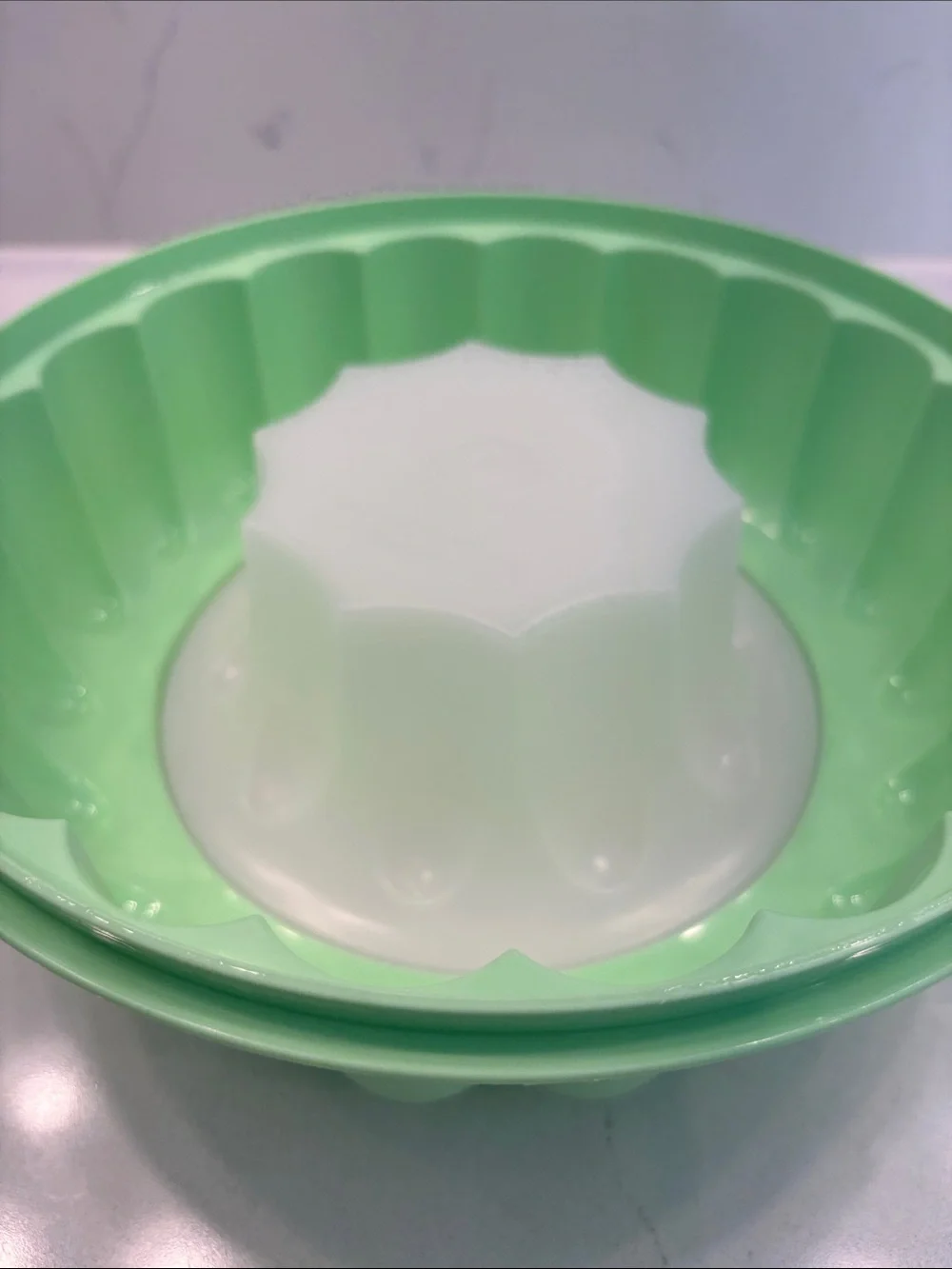 Vintage Tupperware Green Jello mold- Home Kitchen